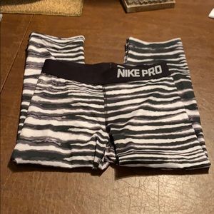 Nike pro crop leggings